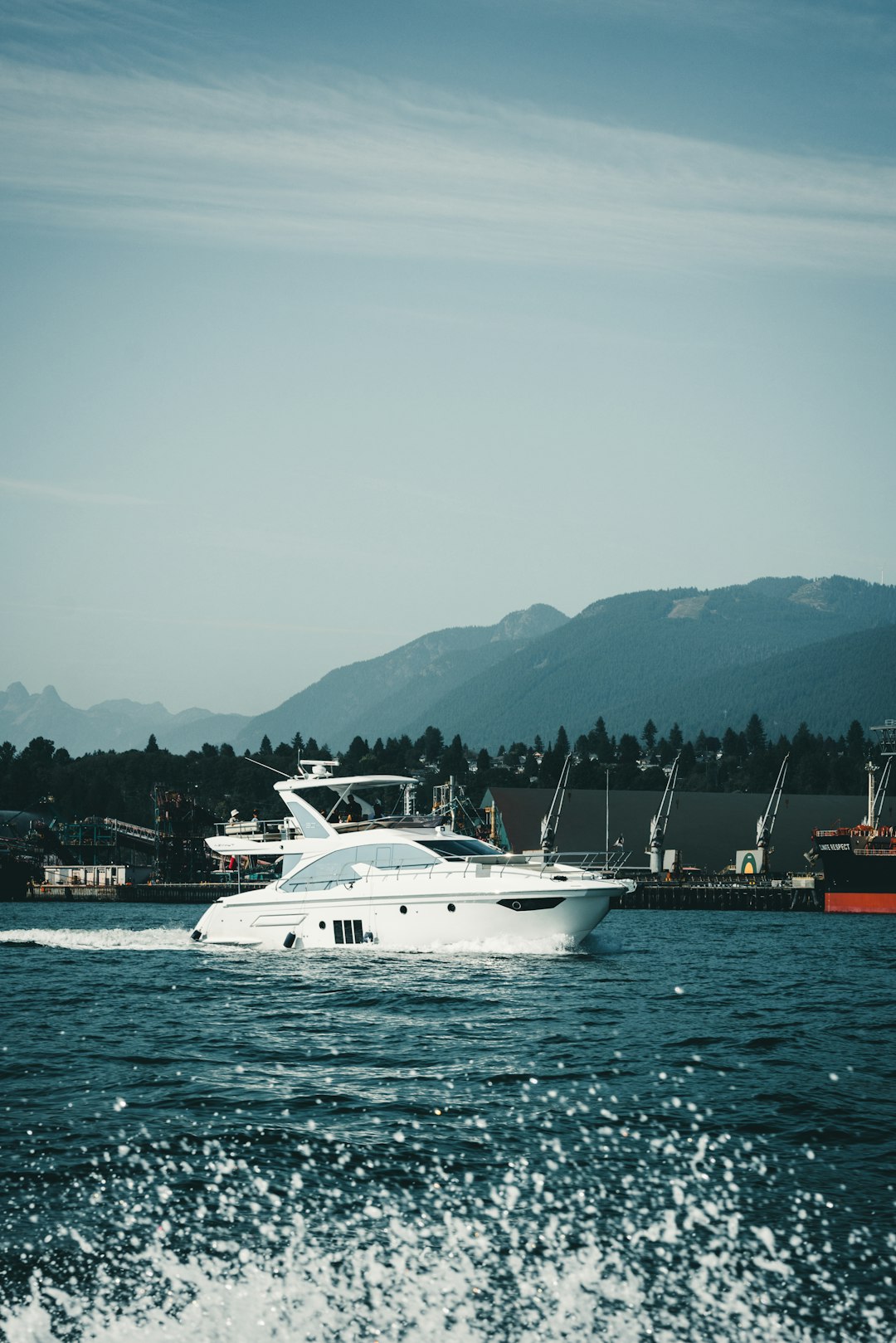 Luxury Onboard: What to Expect from a Premium Yacht Charter